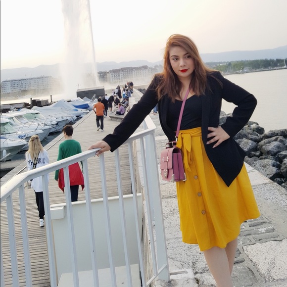 Meet your Posher, Isabella - Picture 1 of 1